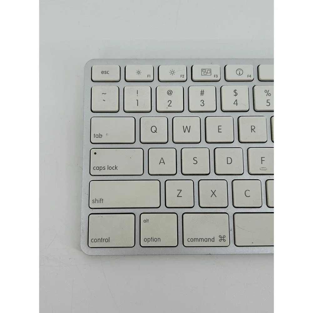 Apple A1243 Wired USB Silver Aluminum Keyboard w. Numeric Keypad, Tested Working